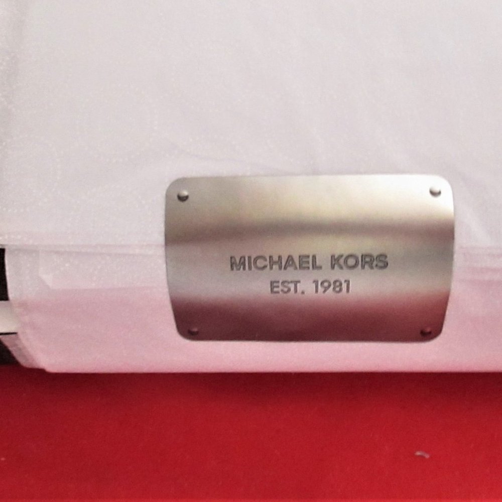 Michael Kors Fulton Signature Carryall Flap Wallet - Picture 4 of 9